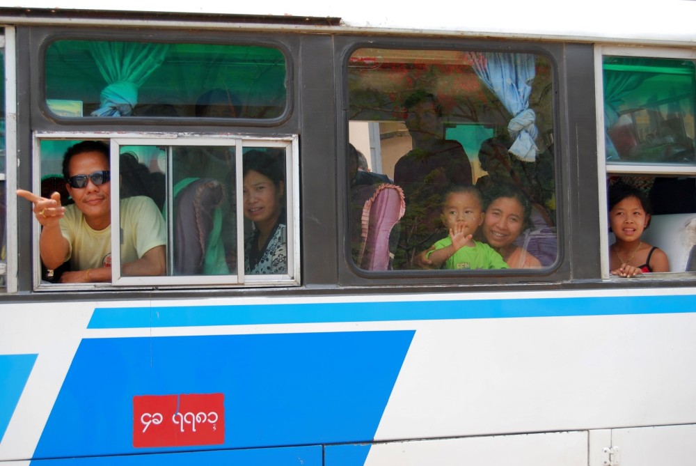 Myanmar_Bus